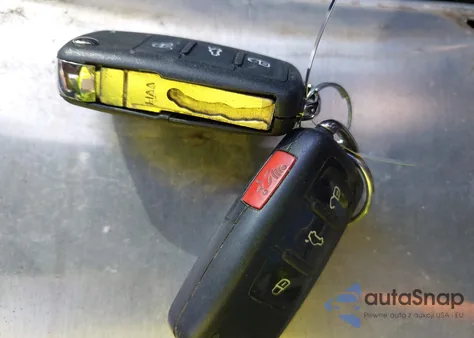 2013 Volkswagen Passat 2.5L Wolfsburg Edition z USA, uszkodzony, nr VIN 1VWAH7A38DC141947